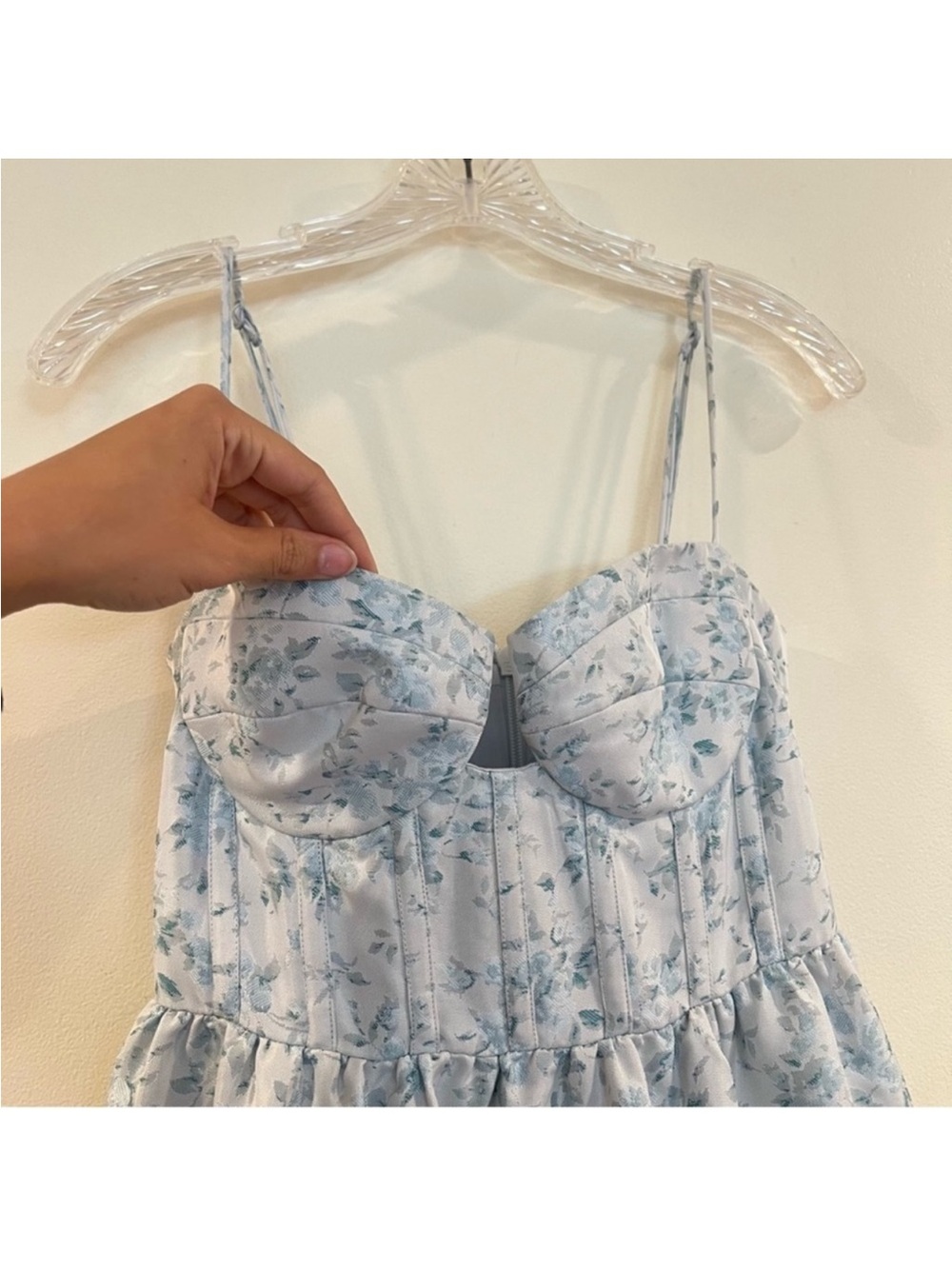 Maison Amory The Windsor Blue Floral Sweetheart Neckline Gown in Morning Dew L - Picture 3 of 10